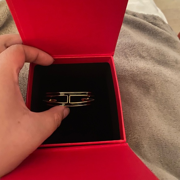 CH CAROLINA HERRERA BRACLET - Picture 2 of 9